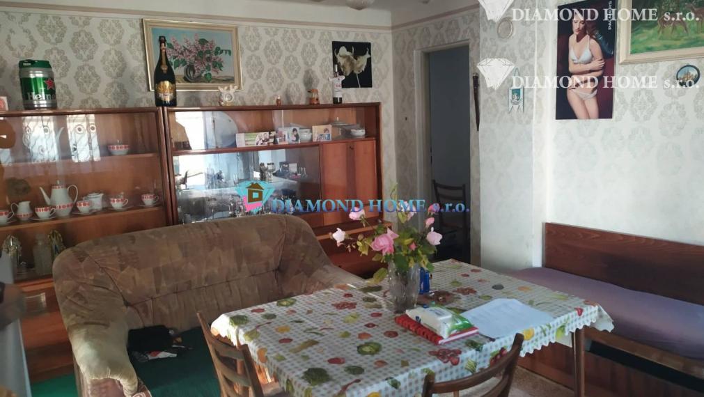 LEN U NÁS!!! 3 minuty od R7 Na predaj 4 izbový rodinný dom v obci Jastrabie Kračany