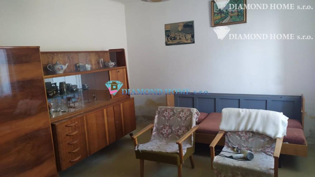 LEN U NÁS!!! 3 minuty od R7 Na predaj 4 izbový rodinný dom v obci Jastrabie Kračany