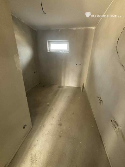 DIAMOND HOME ,s.r.o. Vám ponúka nadštandardný 5 izbový rekreačný dom pri Dunaji v Gabčíkove