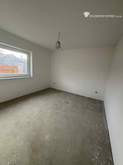 DIAMOND HOME ,s.r.o. Vám ponúka nadštandardný 5 izbový rekreačný dom pri Dunaji v Gabčíkove