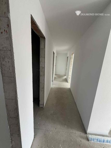 DIAMOND HOME ,s.r.o. Vám ponúka nadštandardný 5 izbový rekreačný dom pri Dunaji v Gabčíkove