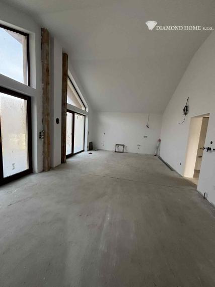 DIAMOND HOME ,s.r.o. Vám ponúka nadštandardný 5 izbový rekreačný dom pri Dunaji v Gabčíkove