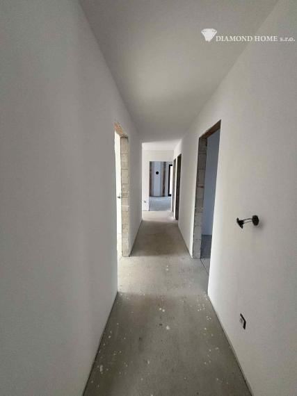 DIAMOND HOME ,s.r.o. Vám ponúka nadštandardný 5 izbový rekreačný dom pri Dunaji v Gabčíkove