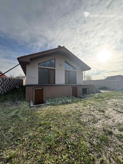 DIAMOND HOME ,s.r.o. Vám ponúka nadštandardný 5 izbový rekreačný dom pri Dunaji v Gabčíkove