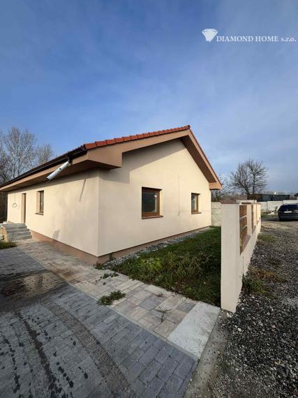 DIAMOND HOME ,s.r.o. Vám ponúka nadštandardný 5 izbový rekreačný dom pri Dunaji v Gabčíkove