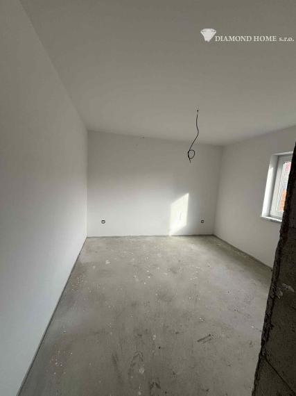 DIAMOND HOME ,s.r.o. Vám ponúka nadštandardný 5 izbový rekreačný dom pri Dunaji v Gabčíkove