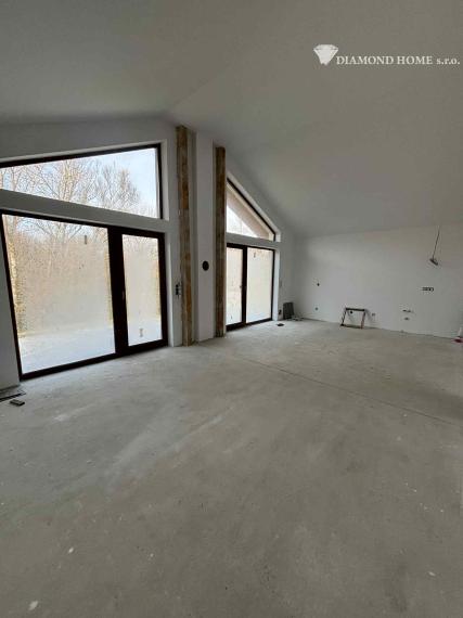 DIAMOND HOME ,s.r.o. Vám ponúka nadštandardný 5 izbový rekreačný dom pri Dunaji v Gabčíkove