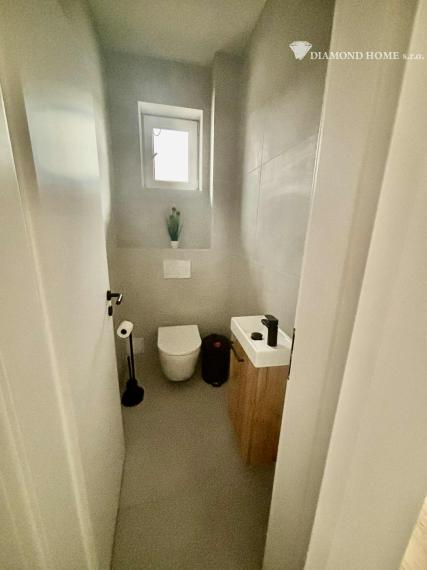 DIAMOND HOME s.r.o. ponúka Vám na predaj novostavbu A2/ 4 izbového rodinného domu(súčasť dvojdomu) s tepelným čerpadlom