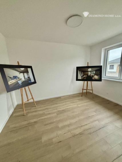 DIAMOND HOME s.r.o. ponúka Vám na predaj novostavbu A2/ 4 izbového rodinného domu(súčasť dvojdomu) s tepelným čerpadlom