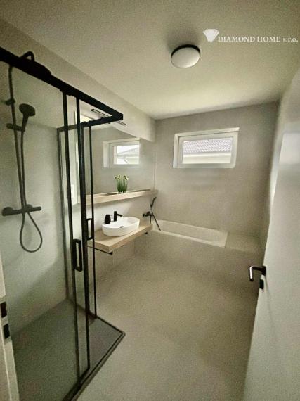 DIAMOND HOME s.r.o. ponúka Vám na predaj novostavbu A2/ 4 izbového rodinného domu(súčasť dvojdomu) s tepelným čerpadlom