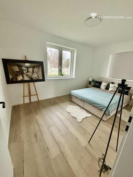 DIAMOND HOME s.r.o. ponúka Vám na predaj novostavbu A2/ 4 izbového rodinného domu(súčasť dvojdomu) s tepelným čerpadlom