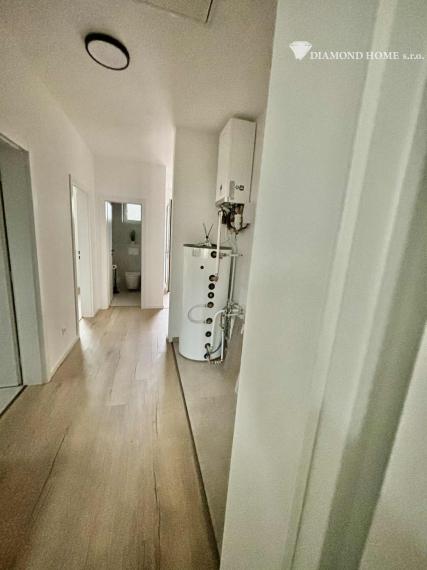 DIAMOND HOME s.r.o. ponúka Vám na predaj novostavbu A2/ 4 izbového rodinného domu(súčasť dvojdomu) s tepelným čerpadlom