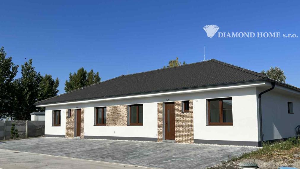DIAMOND HOME s.r.o. ponúka Vám na predaj novostavbu A1/ 4 izbového rodinného domu(súčasť dvojdomu) s tepelným čerpadlom