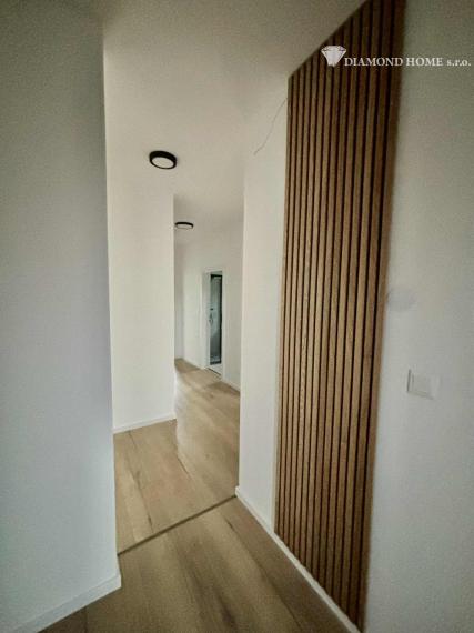 DIAMOND HOME s.r.o. ponúka Vám na predaj novostavbu A1/ 4 izbového rodinného domu(súčasť dvojdomu) s tepelným čerpadlom