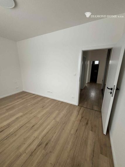 DIAMOND HOME s.r.o. ponúka Vám na predaj samostatnú novostavbu B1/ 4 izbového rodinného domu s tepelným čerpadlom