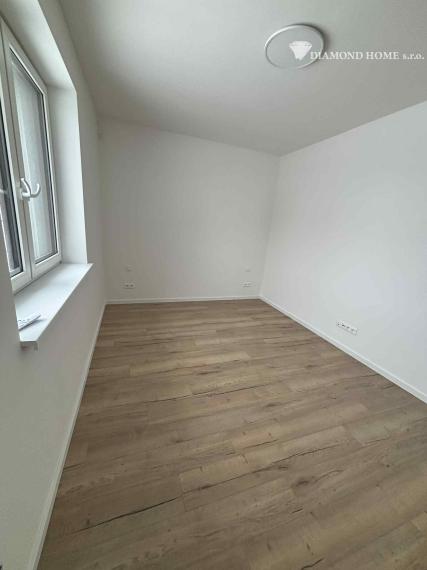 DIAMOND HOME s.r.o. ponúka Vám na predaj samostatnú novostavbu B1/ 4 izbového rodinného domu s tepelným čerpadlom