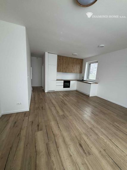 DIAMOND HOME s.r.o. ponúka Vám na predaj samostatnú novostavbu B1/ 4 izbového rodinného domu s tepelným čerpadlom