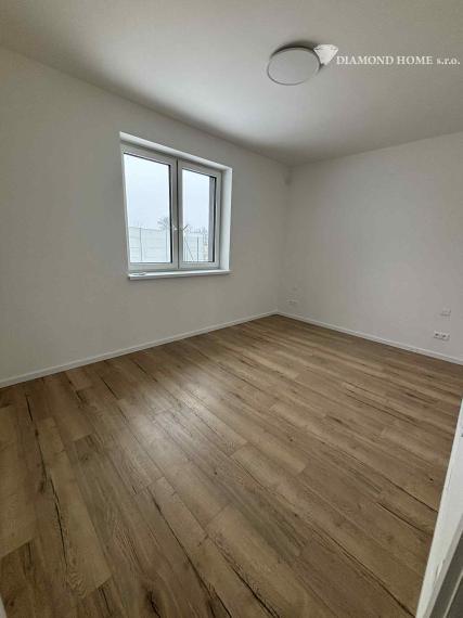 DIAMOND HOME s.r.o. ponúka Vám na predaj samostatnú novostavbu B1/ 4 izbového rodinného domu s tepelným čerpadlom