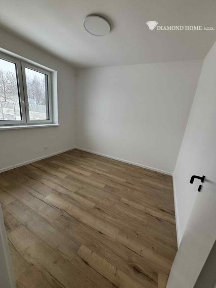 DIAMOND HOME s.r.o. ponúka Vám na predaj samostatnú novostavbu B1/ 4 izbového rodinného domu s tepelným čerpadlom