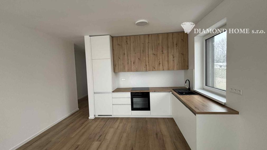 DIAMOND HOME s.r.o. ponúka Vám na predaj samostatnú novostavbu B1/ 4 izbového rodinného domu s tepelným čerpadlom