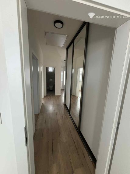 DIAMOND HOME s.r.o. ponúka Vám na predaj samostatnú novostavbu B1/ 4 izbového rodinného domu s tepelným čerpadlom