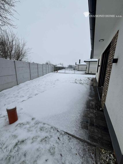 DIAMOND HOME s.r.o. ponúka Vám na predaj samostatnú novostavbu B1/ 4 izbového rodinného domu s tepelným čerpadlom