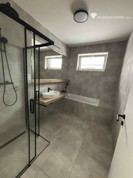 DIAMOND HOME s.r.o. ponúka Vám na predaj samostatnú novostavbu B1/ 4 izbového rodinného domu s tepelným čerpadlom