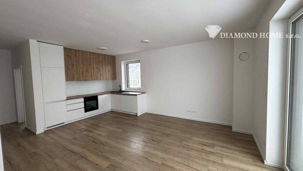 DIAMOND HOME s.r.o. ponúka Vám na predaj samostatnú novostavbu B1/ 4 izbového rodinného domu s tepelným čerpadlom