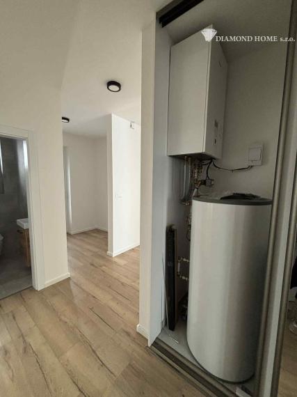 DIAMOND HOME s.r.o. ponúka Vám na predaj samostatnú novostavbu B1/ 4 izbového rodinného domu s tepelným čerpadlom