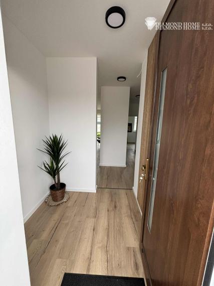 DIAMOND HOME s.r.o. ponúka Vám na predaj samostatnú novostavbu B1/ 4 izbového rodinného domu s tepelným čerpadlom