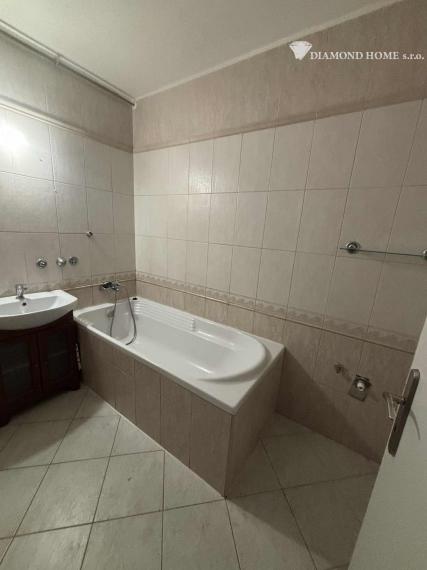 DIAMOND HOME s.r.o , ponúka Vám na predaj veľkometrážny 3 izbový byt Dunajská Streda, Nová Ves