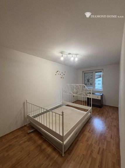 DIAMOND HOME s.r.o , ponúka Vám na predaj veľkometrážny 3 izbový byt Dunajská Streda, Nová Ves