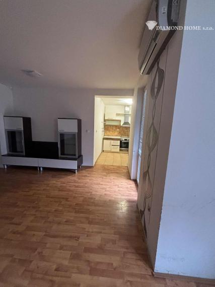 DIAMOND HOME s.r.o , ponúka Vám na predaj veľkometrážny 3 izbový byt Dunajská Streda, Nová Ves