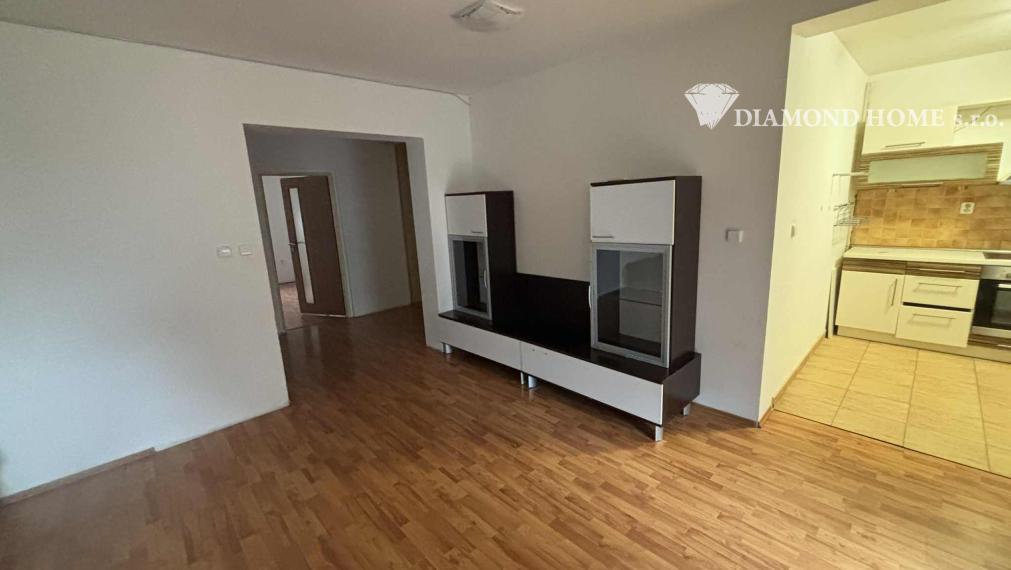 DIAMOND HOME s.r.o , ponúka Vám na predaj veľkometrážny 3 izbový byt Dunajská Streda, Nová Ves