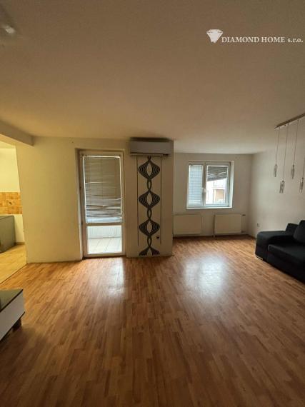 DIAMOND HOME s.r.o , ponúka Vám na predaj veľkometrážny 3 izbový byt Dunajská Streda, Nová Ves