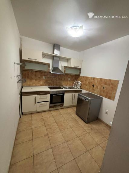 DIAMOND HOME s.r.o , ponúka Vám na predaj veľkometrážny 3 izbový byt Dunajská Streda, Nová Ves