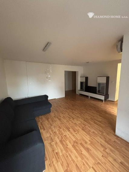 DIAMOND HOME s.r.o , ponúka Vám na predaj veľkometrážny 3 izbový byt Dunajská Streda, Nová Ves