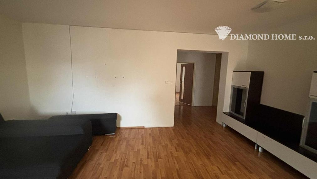 DIAMOND HOME s.r.o , ponúka Vám na predaj veľkometrážny 3 izbový byt Dunajská Streda, Nová Ves