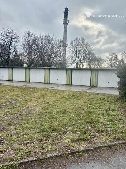 DIAMOND HOME s.r.o , ponúka Vám na predaj 2 izbový byt v meste Veľký Meďer s garážou