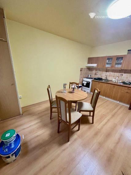DIAMOND HOME s.r.o , ponúka Vám na predaj 2 izbový byt v meste Veľký Meďer s garážou