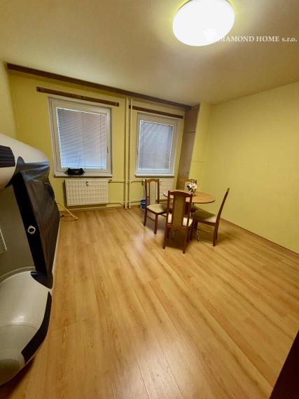 DIAMOND HOME s.r.o , ponúka Vám na predaj 2 izbový byt v meste Veľký Meďer s garážou