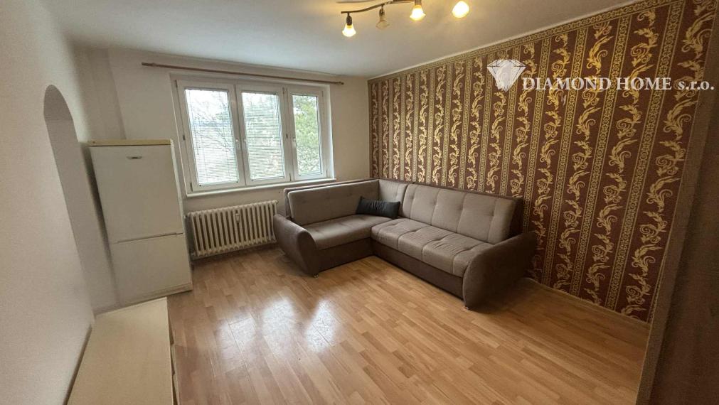DIAMOND HOME s.r.o , ponúka Vám na prenájom kompletne rekonštruovaný 1 izbový byt v  meste Dunajská Streda, ulica Boriny