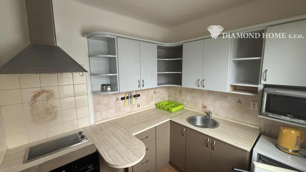 DIAMOND HOME s.r.o , ponúka Vám na prenájom kompletne rekonštruovaný 1 izbový byt v  meste Dunajská Streda, ulica Boriny
