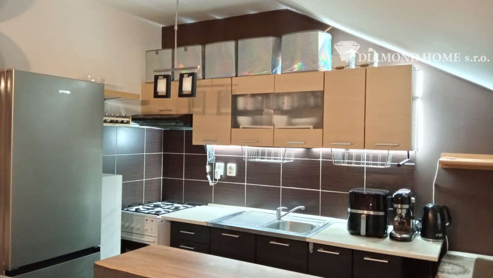 DIAMOND HOME s.r.o , ponúka Vám na predaj 2 izbový byt v obci Ohrady 5 km od Dunajskej Stredy