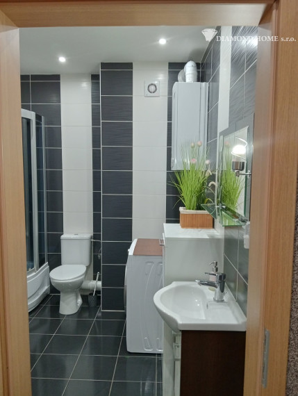 DIAMOND HOME s.r.o , ponúka Vám na predaj 2 izbový byt v obci Ohrady 5 km od Dunajskej Stredy