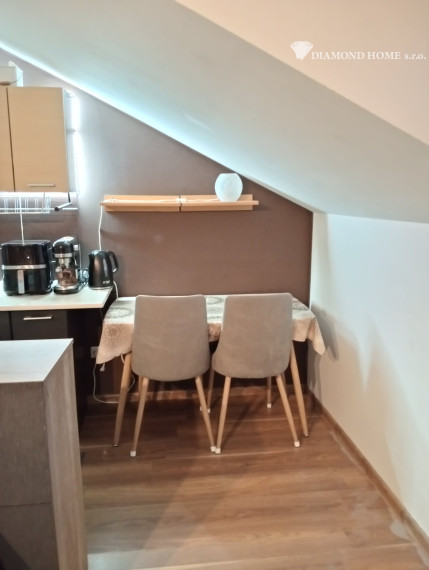 DIAMOND HOME s.r.o , ponúka Vám na predaj 2 izbový byt v obci Ohrady 5 km od Dunajskej Stredy