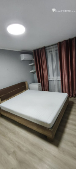 DIAMOND HOME s.r.o , ponúka Vám na prenájom kompletne rekonštruovaný 3 izbový byt v  meste Dunajská Streda, na výbornom mieste kúsok od mesta ,ulica Rybný Trh