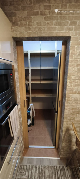 DIAMOND HOME s.r.o , ponúka Vám na prenájom kompletne rekonštruovaný 3 izbový byt v  meste Dunajská Streda, na výbornom mieste kúsok od mesta ,ulica Rybný Trh