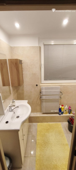 DIAMOND HOME s.r.o , ponúka Vám na prenájom kompletne rekonštruovaný 3 izbový byt v  meste Dunajská Streda, na výbornom mieste kúsok od mesta ,ulica Rybný Trh