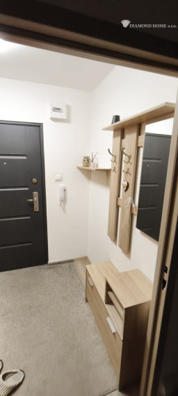 DIAMOND HOME s.r.o , ponúka Vám na prenájom kompletne rekonštruovaný 3 izbový byt v  meste Dunajská Streda, na výbornom mieste kúsok od mesta ,ulica Rybný Trh